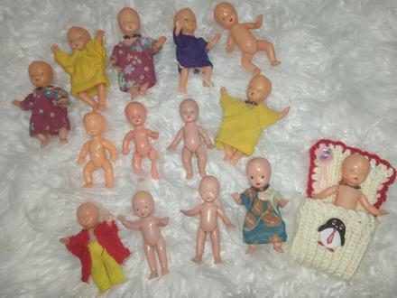 Igra, plaváček, staré bábiky, 