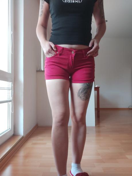Červené šortky., m