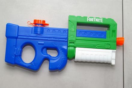 Vodna pistol nerf fortnite,