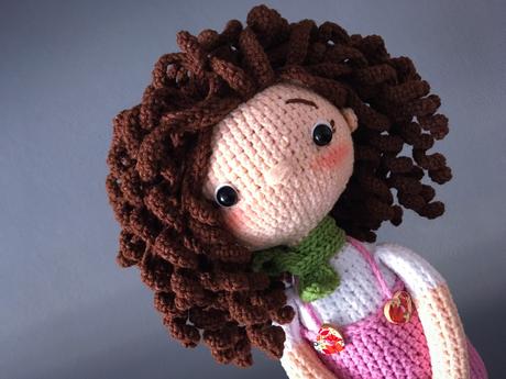 Háčkovaná bábika ellie,
