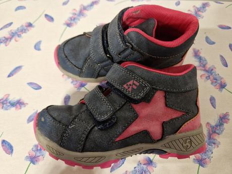 Topanky + tenisky, 26