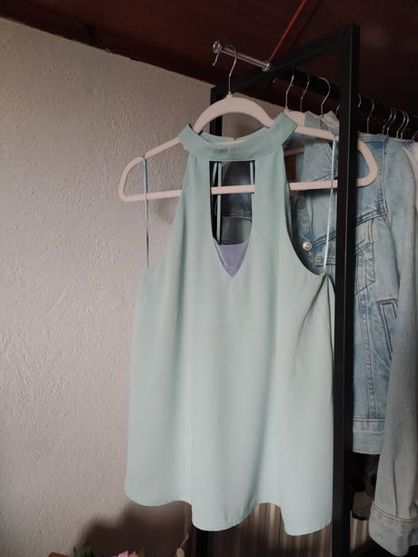 Veľmi pekná slabo-tyrkysová (modrá) blúzka, 38