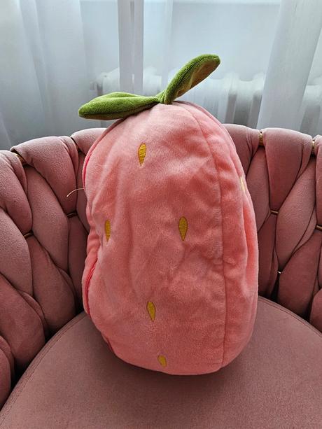 Plyšový zajac v jahode,