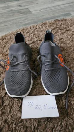 Letné vzdušné tenisky, 33