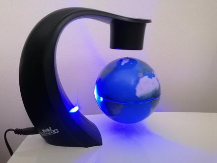 Levitujúci glóbus,