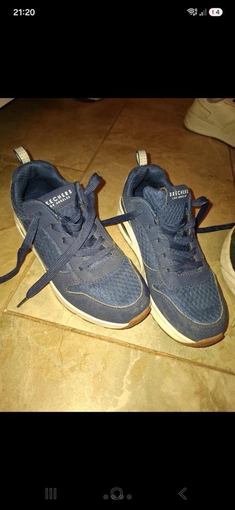 Sketchers, skechers,35