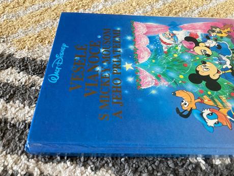 Veselé vianoce s mickey mousom a jeho priateľmi,