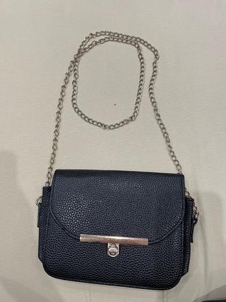 Cierna crossbody kabelka,