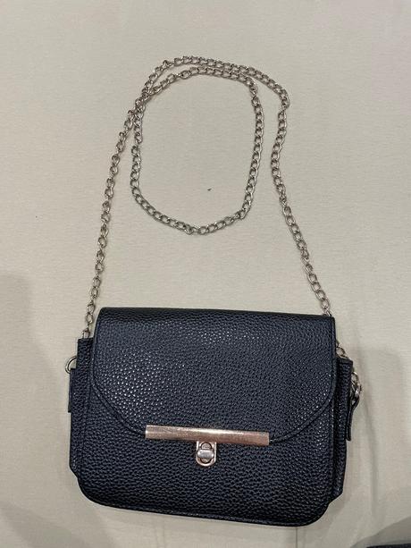 Cierna crossbody kabelka, 