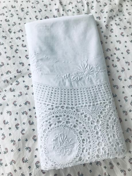 Krasny vintage obrus, 