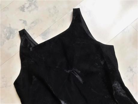 Saténové šaty s kovovým leskom, yessica,38