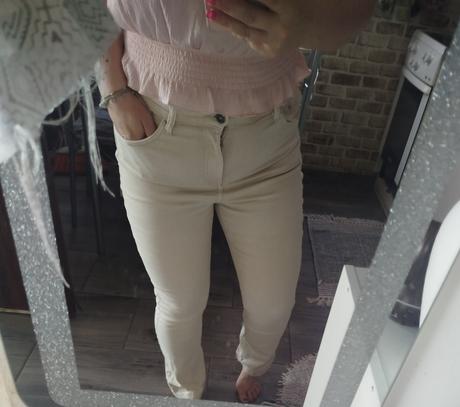 Bežove nohavice, bershka,l