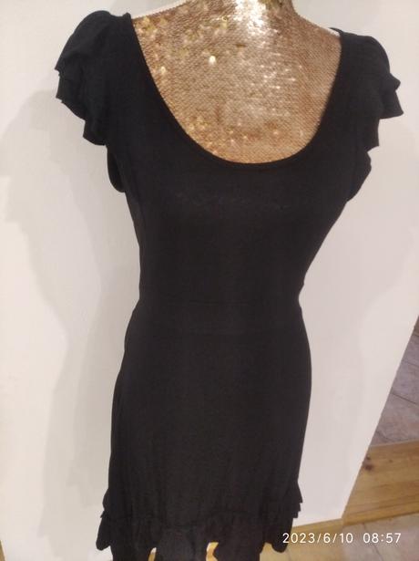 Cierne saty s volánikmi, m