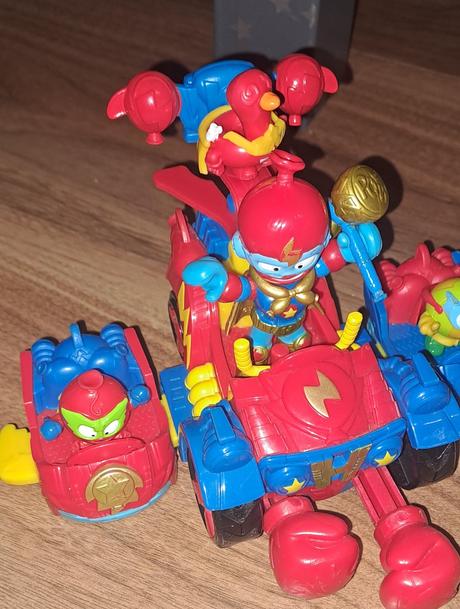 Super zings autíčko,