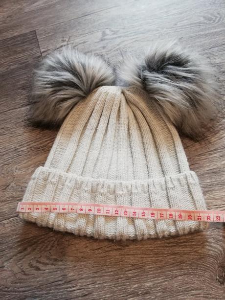 Čiapka s bamluľkami, s