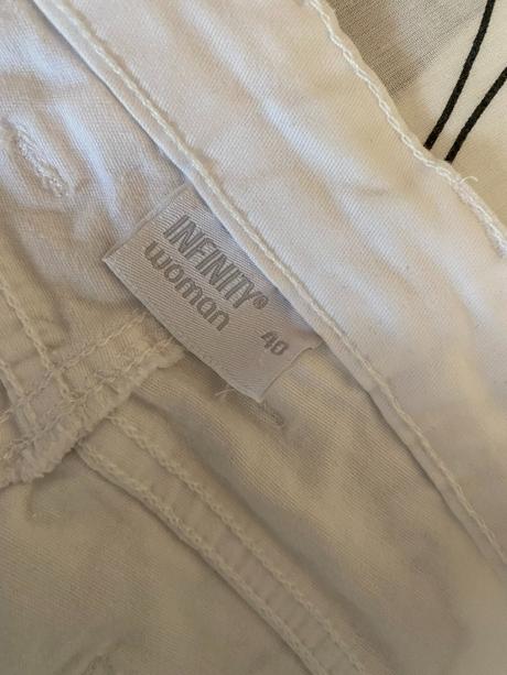 Kvalitné nohavice s výšivkami infinity v. 40, m