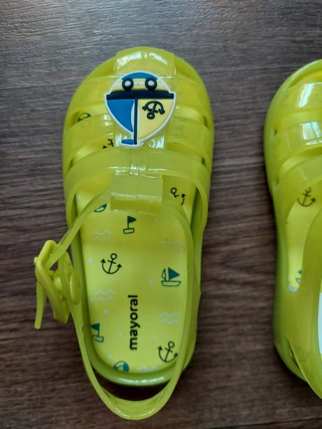 Sandalky, mayoral,21