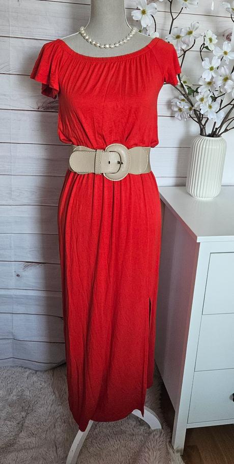 Krásne červené šaty, s