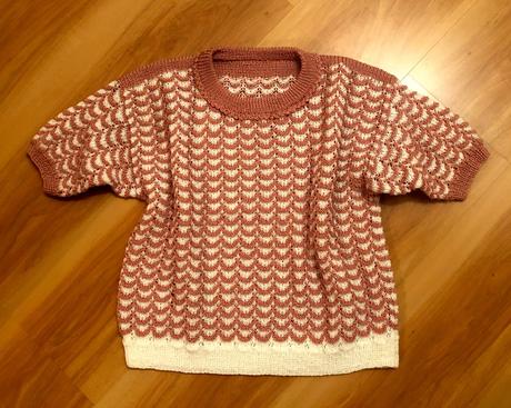 Ružový pulóver, 38