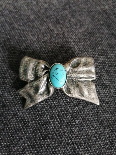 Brošňa mašlička, 