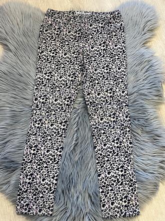 Dievčenské leopardie rifle (134), 134