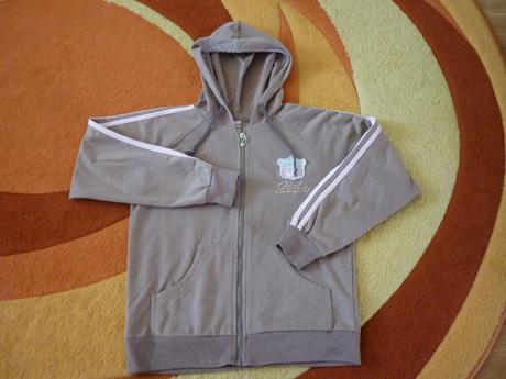 Mikina s kapucňou, 152