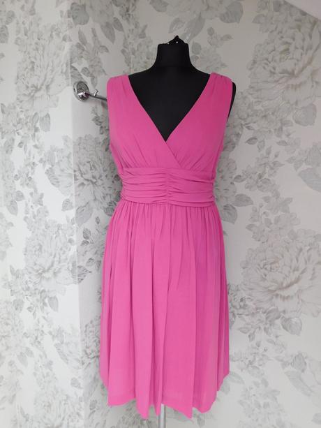 Luxusne velmi pekne šaty, 38