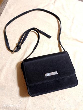 Menšia dámska priestranná kabelka, 