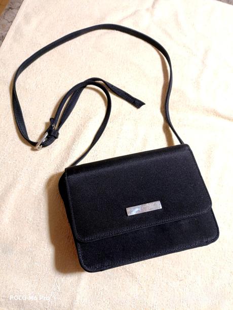 Menšia dámska priestranná kabelka, 