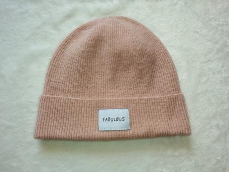 Pekná trendy čiapka starorúžovej farby, veľkosť un,