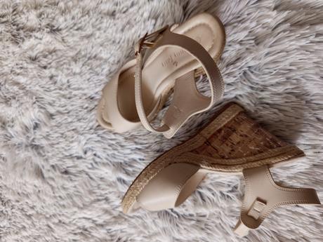 Béžové sandalky na platforme, 36