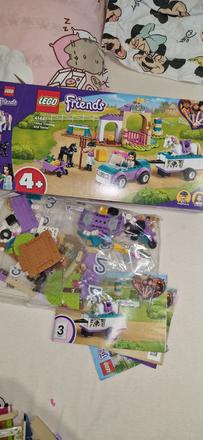 Auto s privesom a vycvik konika, 