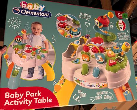 Interaktivny stolík,