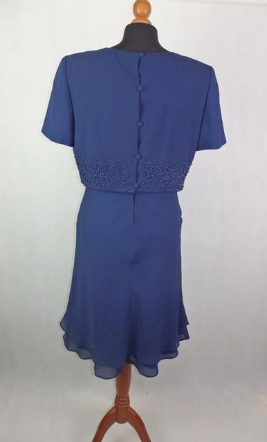 Kvalitné vintage spočenské šaty, 38