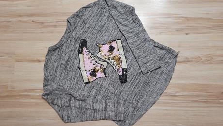 Šedý pulóver s aplikáciou tenisiek, c&a,152