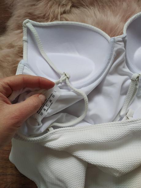 Biele celé plavky s opaskom, l