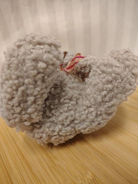 Plyšový sivý medveď s farebnou mašlou, 15 cm, 