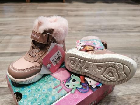 Zimne topanky, v. 22, nové, 22