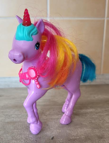 Jednorožec s farebnou hrivou, 