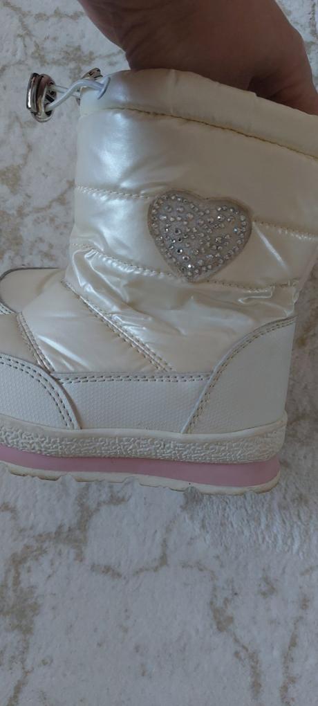 Krásne perletove zimné snehulky, 26