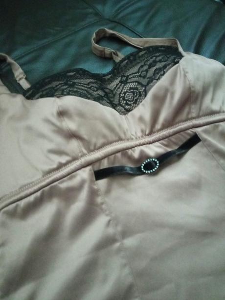 Sexi saténový korzet s čipkou 75b, 75b