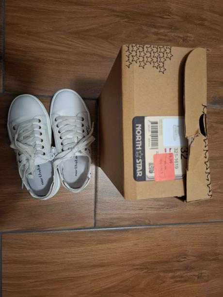 Predám koženkové tenisky baťa veľ.32, baťa,32