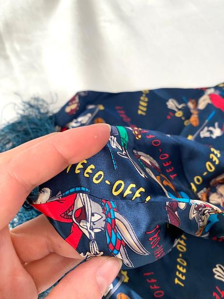 Hodvábna šatka / šál zajac bugs, 