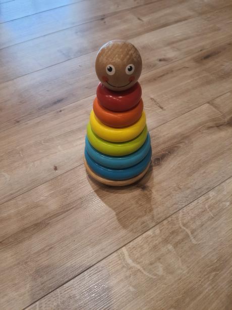 Hracka - plastova nova, drevena pouzivana, 