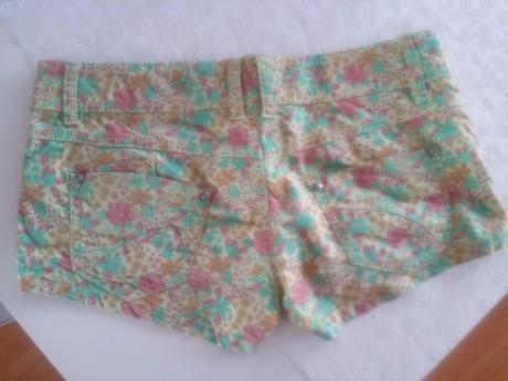 Kraťasky kvetinové zn. stradivarius /36, stradivarius,xs