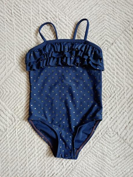 Dievcenske plavky so srdieckami, 92