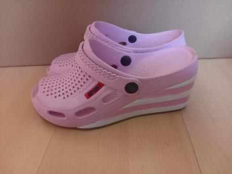 Crocsové vsuvky, 40