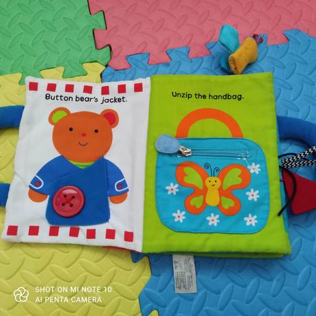 My first activity book látková kniha top stav,