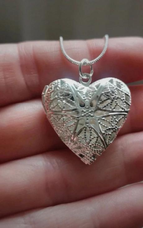 Strieborná retiazka so srdiečkom na foto, 