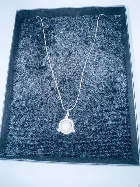 Prívesok (pravá perla) so zirkónmi a retiazkou,